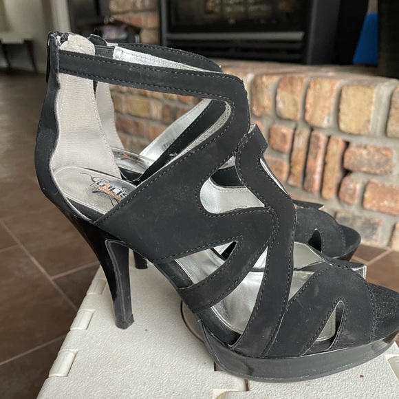 Heels, size 8 , black suede, wear once inside only. - Picture 6 of 7